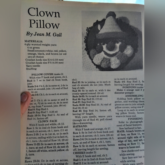 Vintage Crochet World Magazine February 1987 - Picture 5 of 5